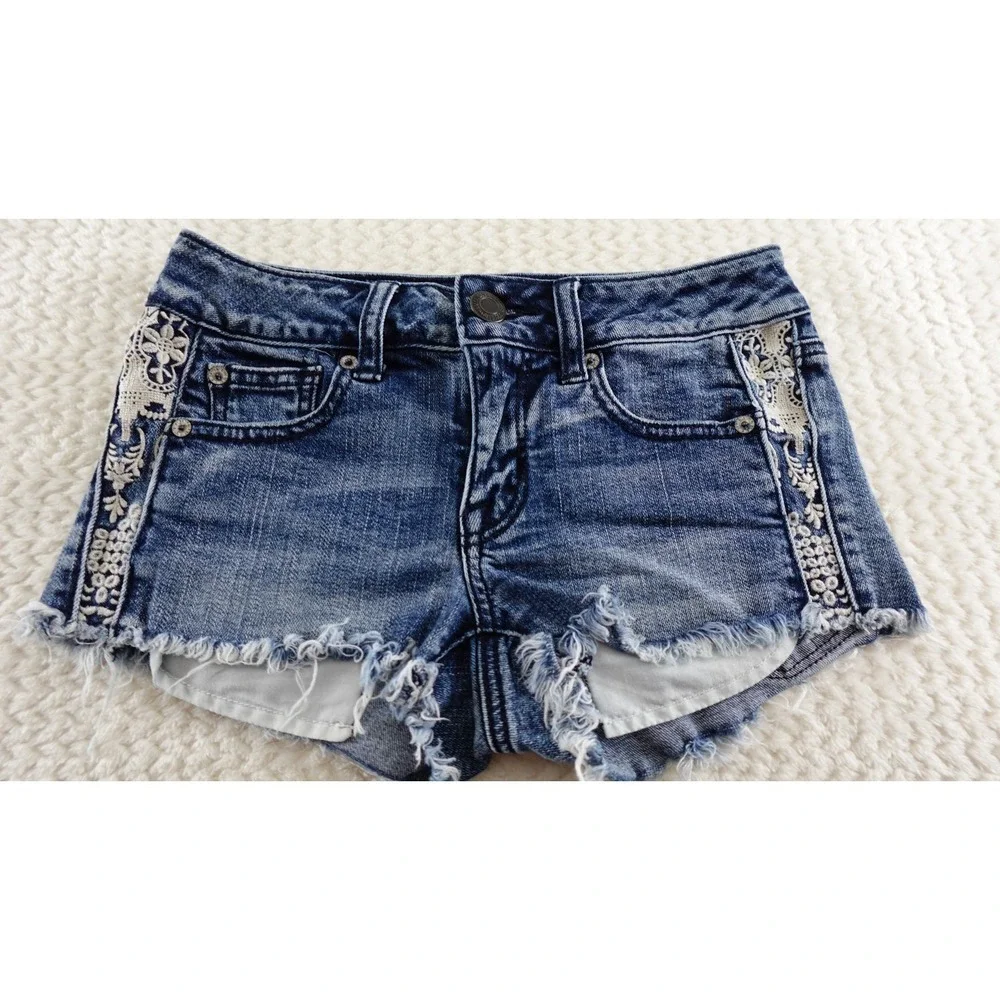 American Eagle Women's Sz 00 Stretch Shortie Booty Shorts W/ Crochet Lace Detail